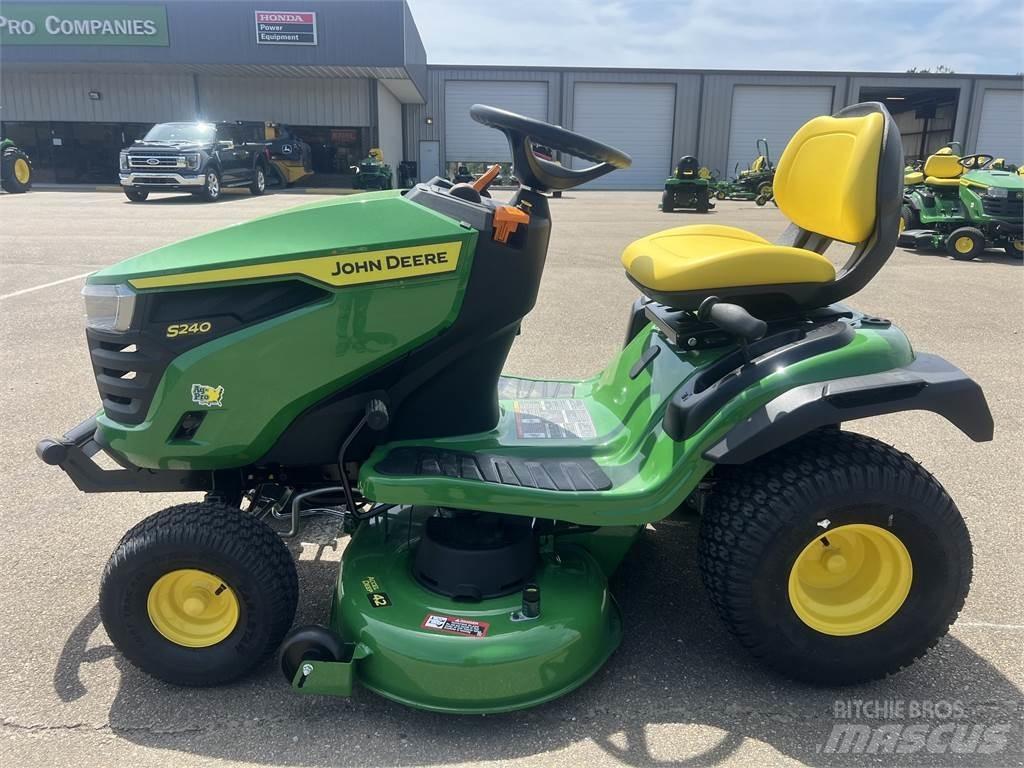 John Deere S240 Manji traktori