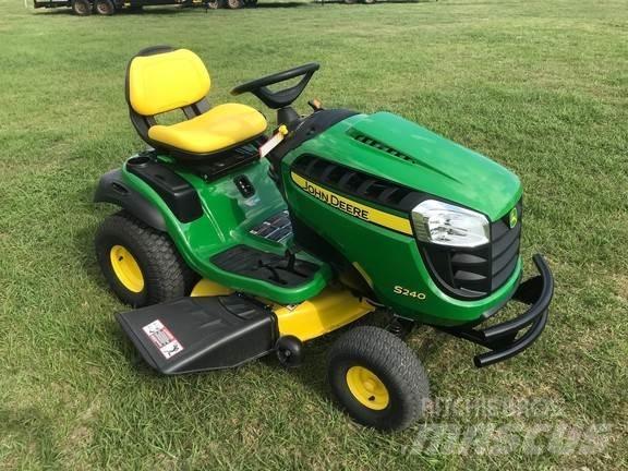 John Deere S240 Manji traktori