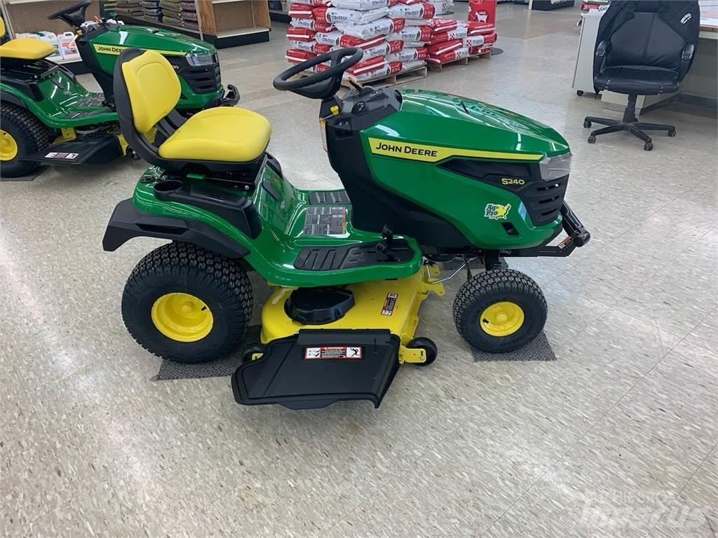 John Deere S240 Manji traktori