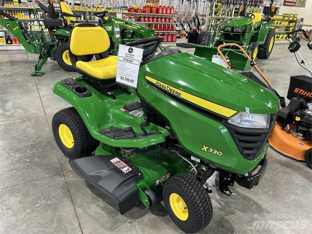 John Deere X330 Manji traktori