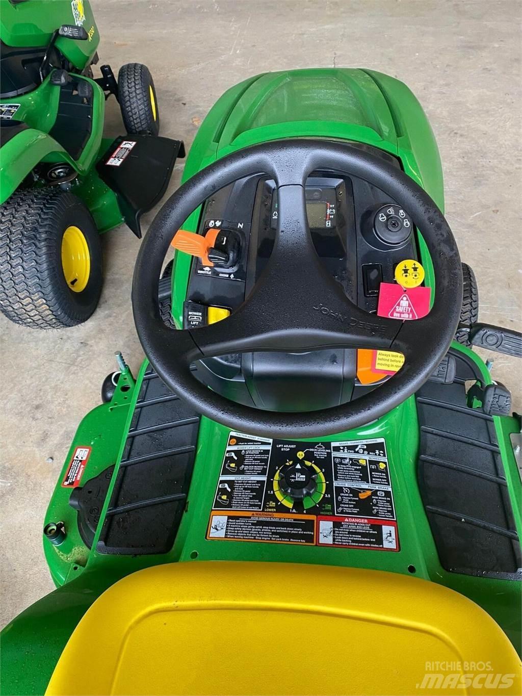 John Deere X330 Manji traktori