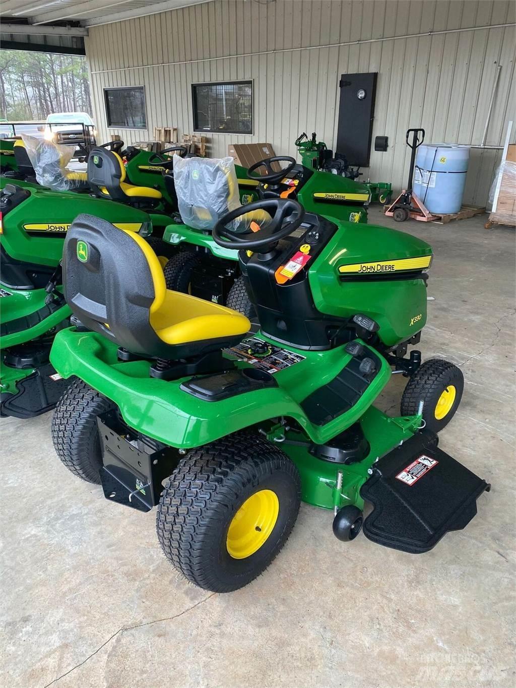 John Deere X330 Manji traktori