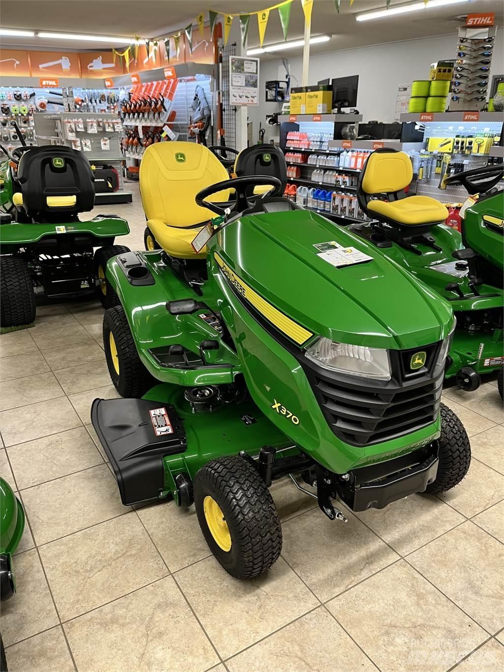 John Deere X370 Manji traktori
