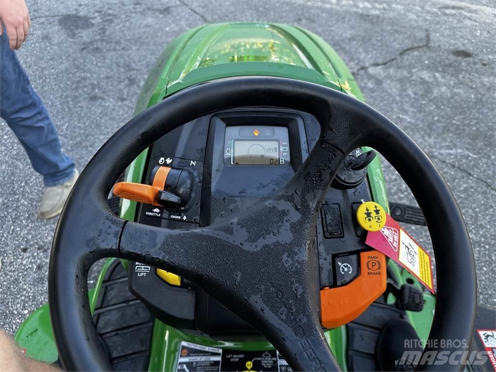 John Deere X380 Manji traktori