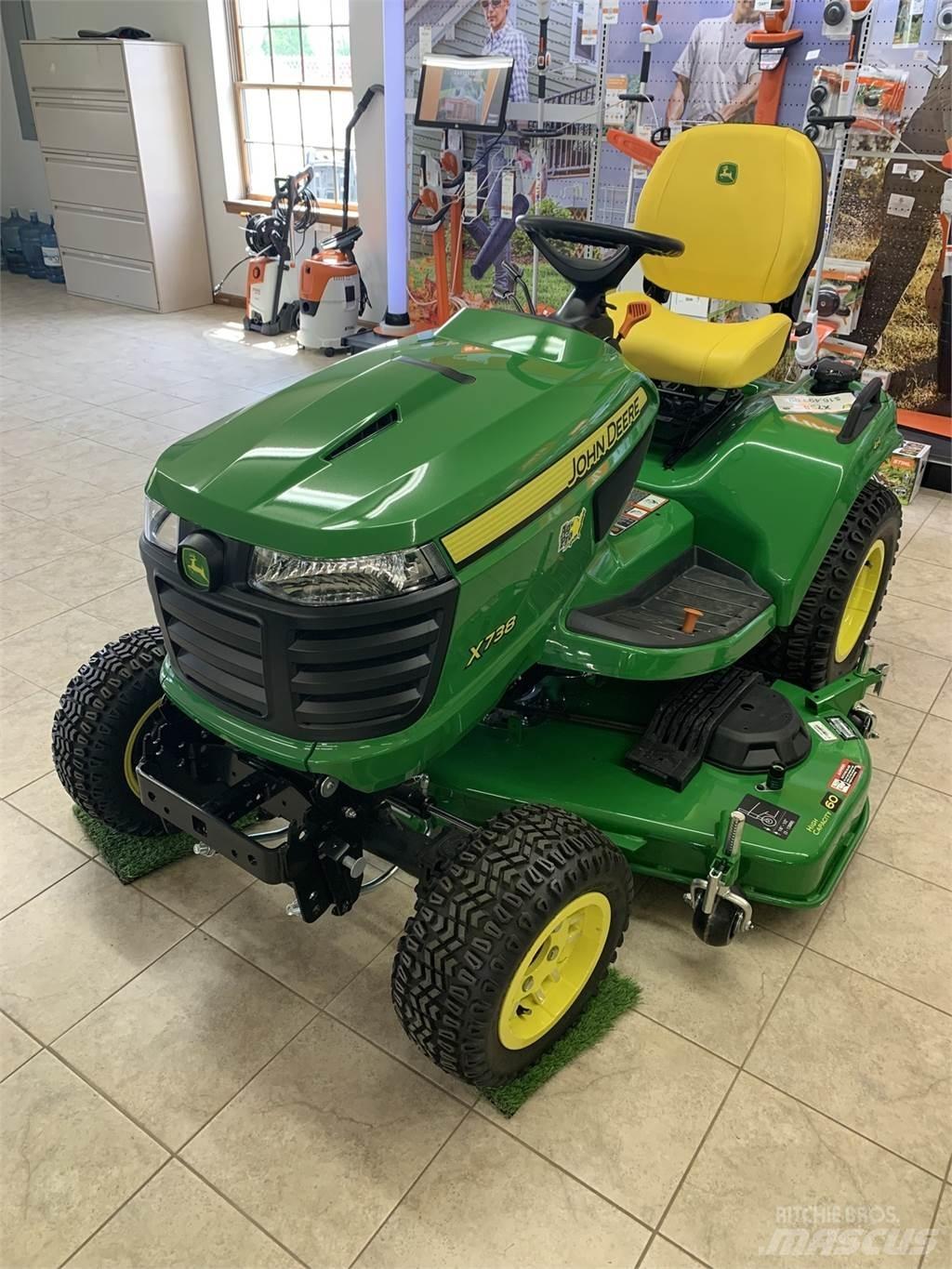 John Deere X738 Manji traktori