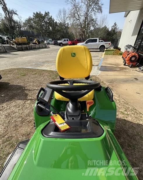 John Deere X739 Manji traktori