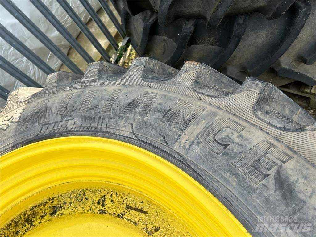  Row Crop Tyres Gume, točkovi i felne