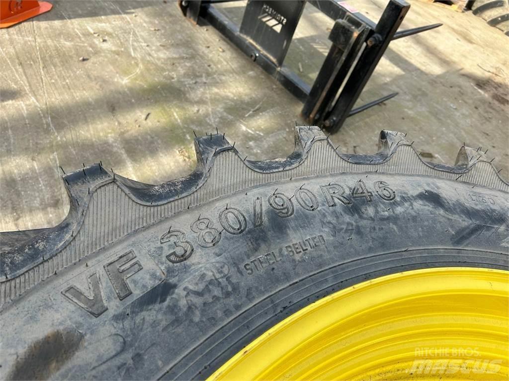  Row Crop Tyres Gume, točkovi i felne