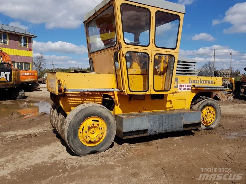 Bomag SGW-17 Gumeni valjci na točkovima