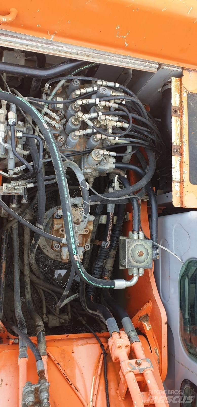 Kobelco E215LC Bageri guseničari