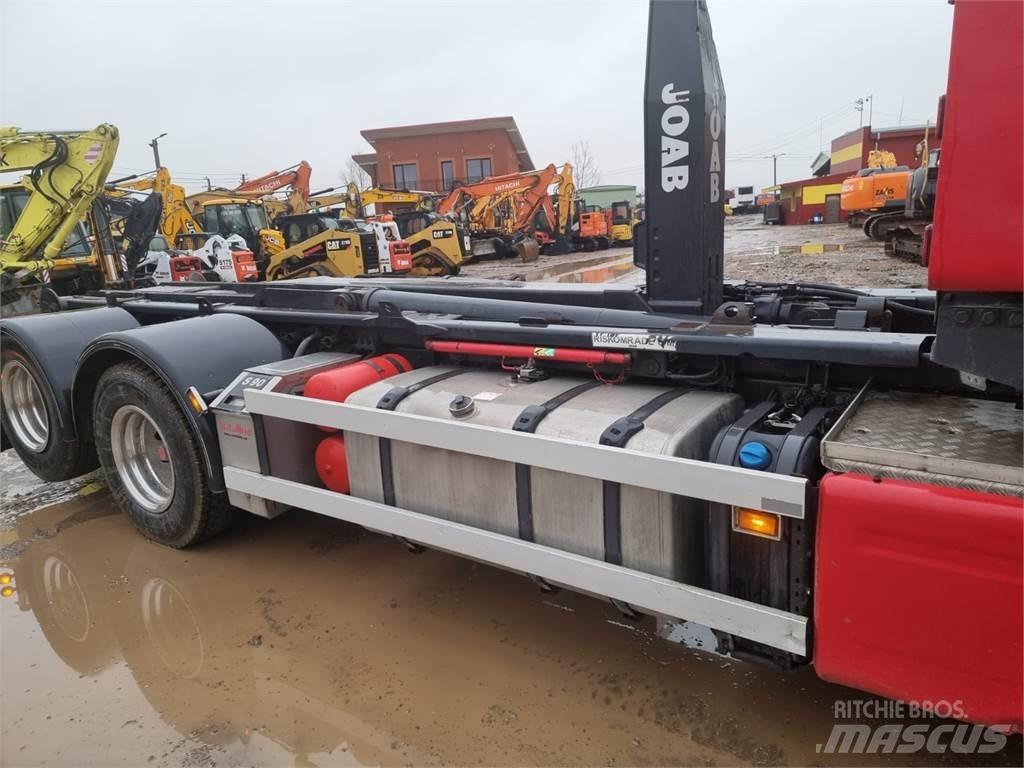 Scania R620 Rol kiper kamioni sa kukom za podizanje tereta