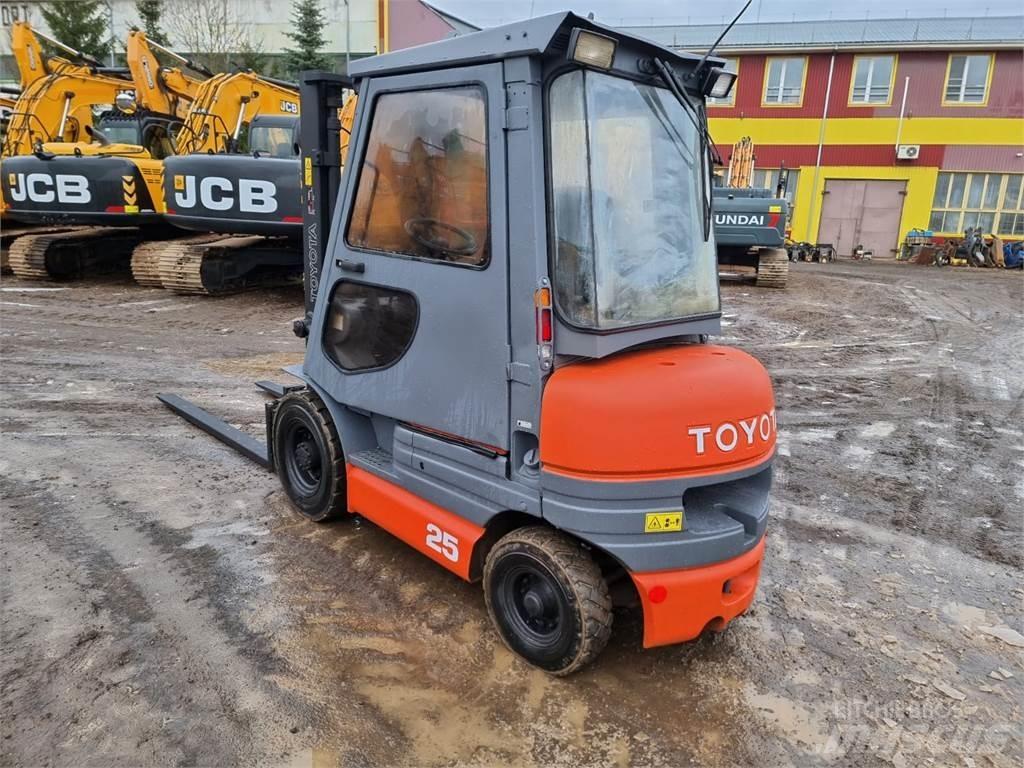 Toyota FD25 Dizelski viljuškari
