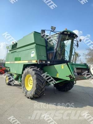John Deere 2256 2WD Kombajni