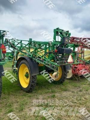 John Deere 732 Vučene prskalice