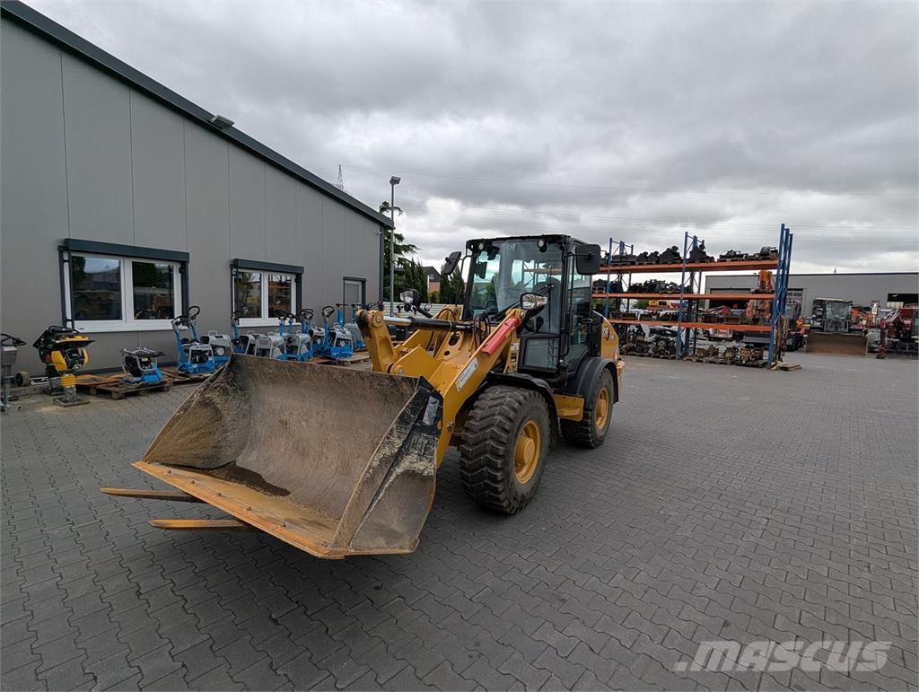 CAT 906 Utovarivači na točkove