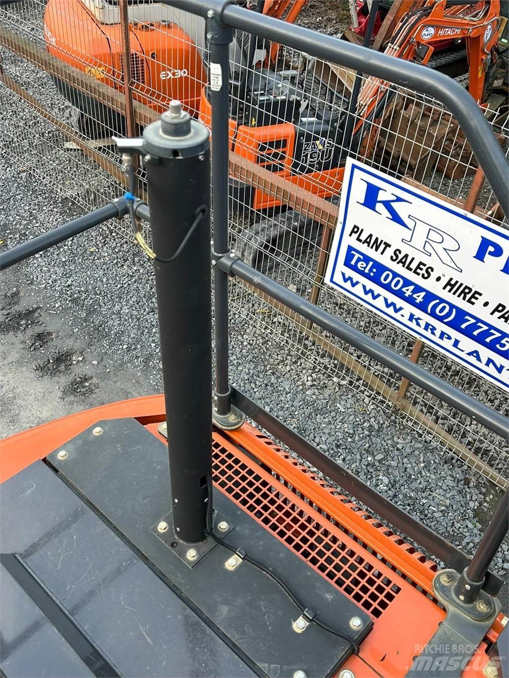Hitachi ZX130LCN-6 Bageri guseničari