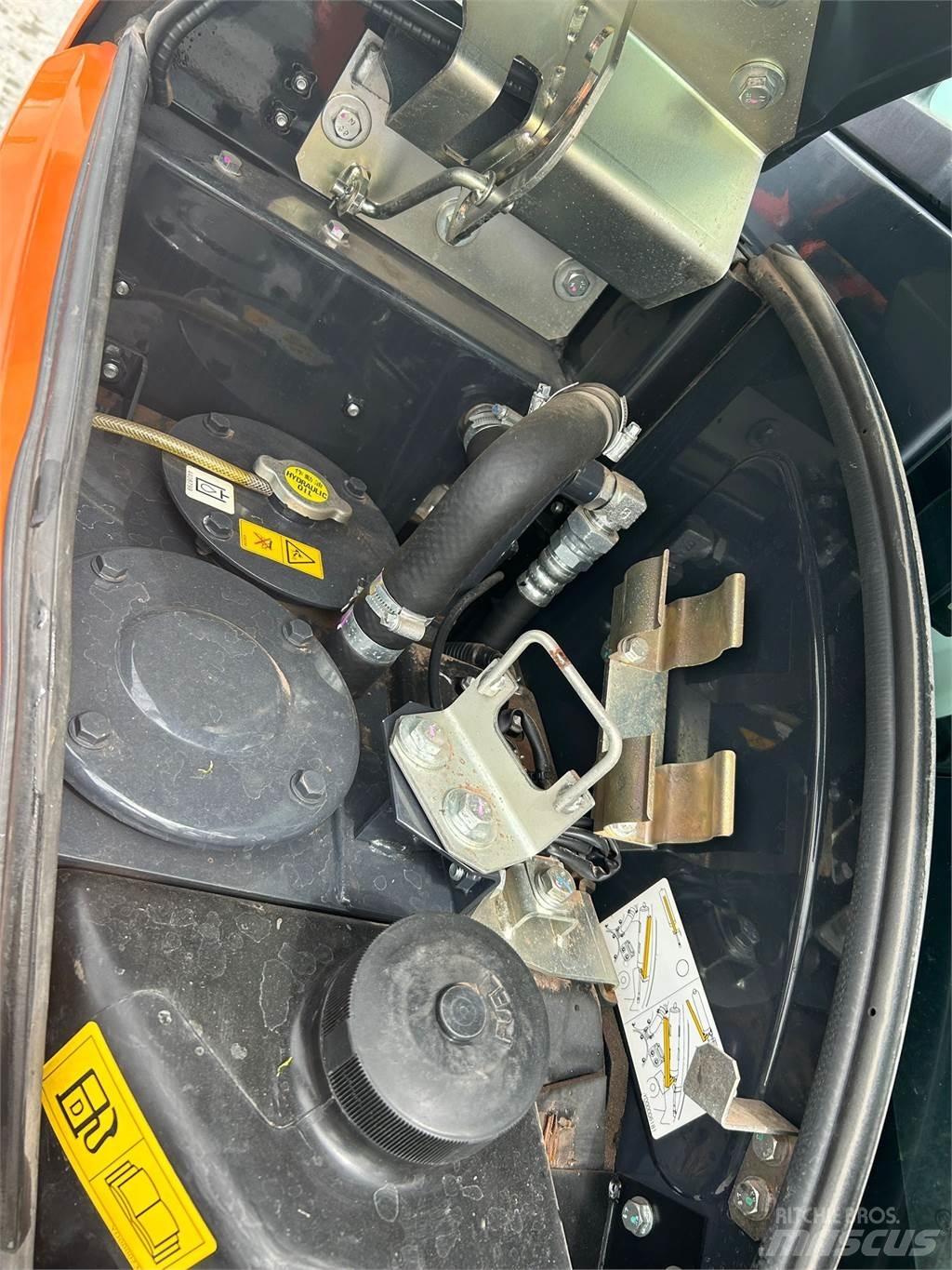 Hitachi ZX38U-6 Bageri guseničari