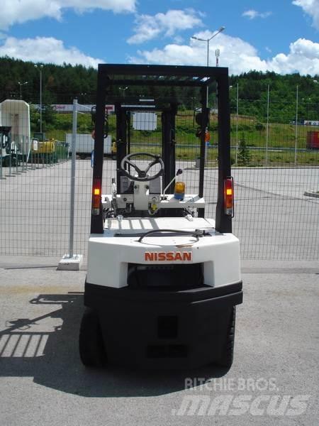Nissan H01A15 Plinski viljuškari