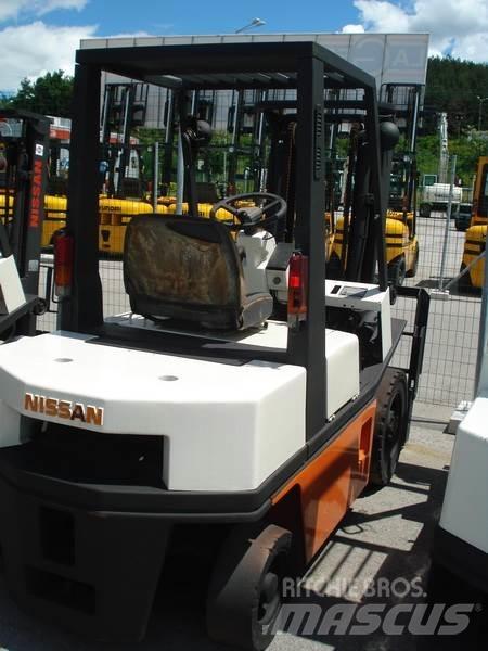 Nissan NH02M20 Viljuškari - ostalo