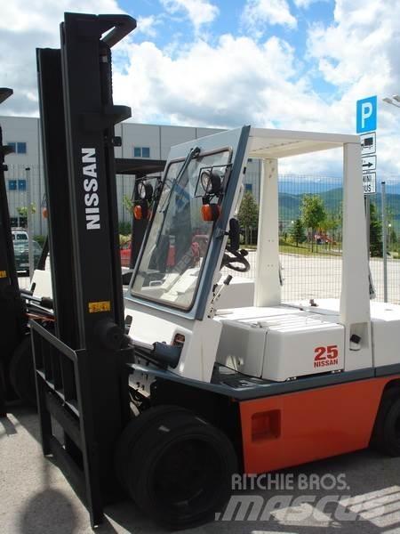Nissan PH02M25 Viljuškari - ostalo