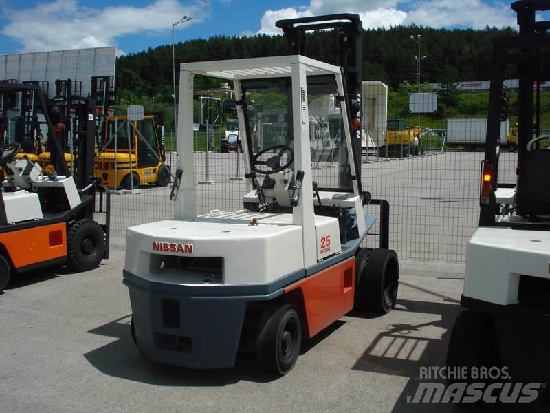 Nissan PH02M25 Viljuškari - ostalo