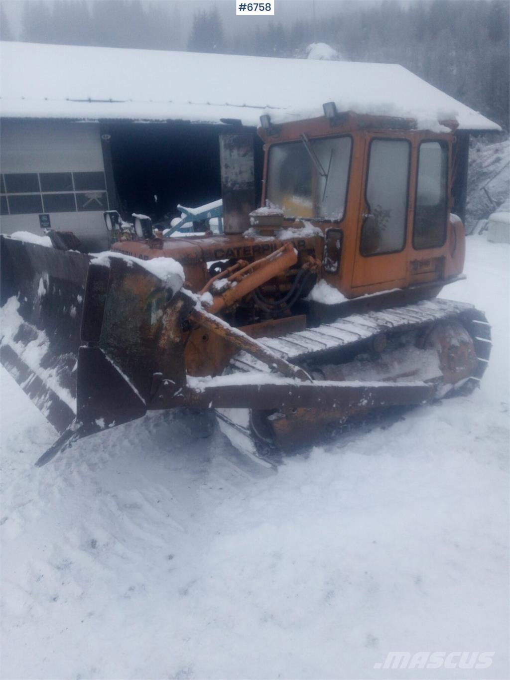 CAT D4 Buldožeri guseničari