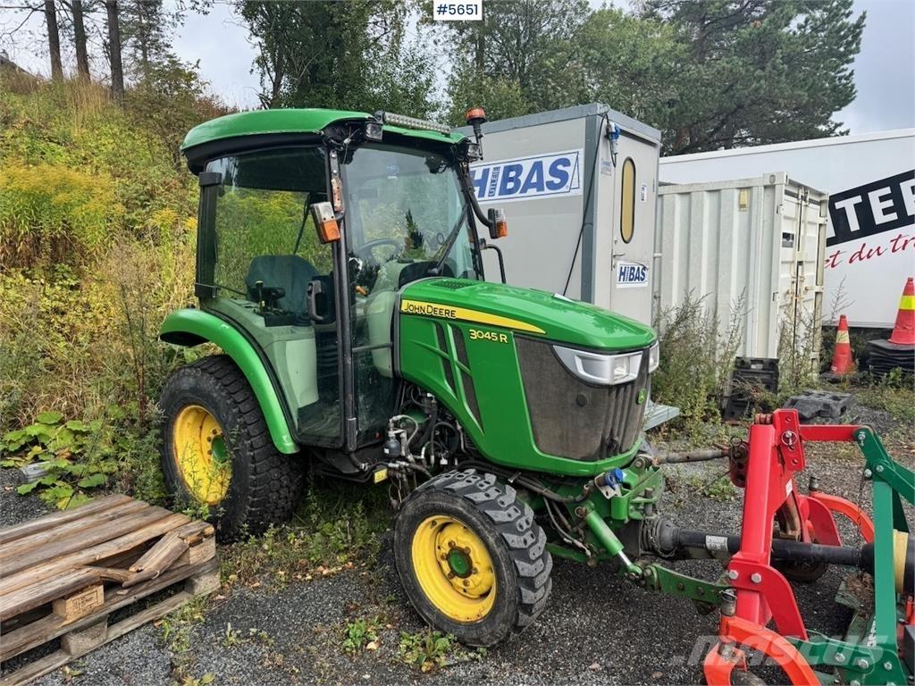John Deere 3045R Traktori