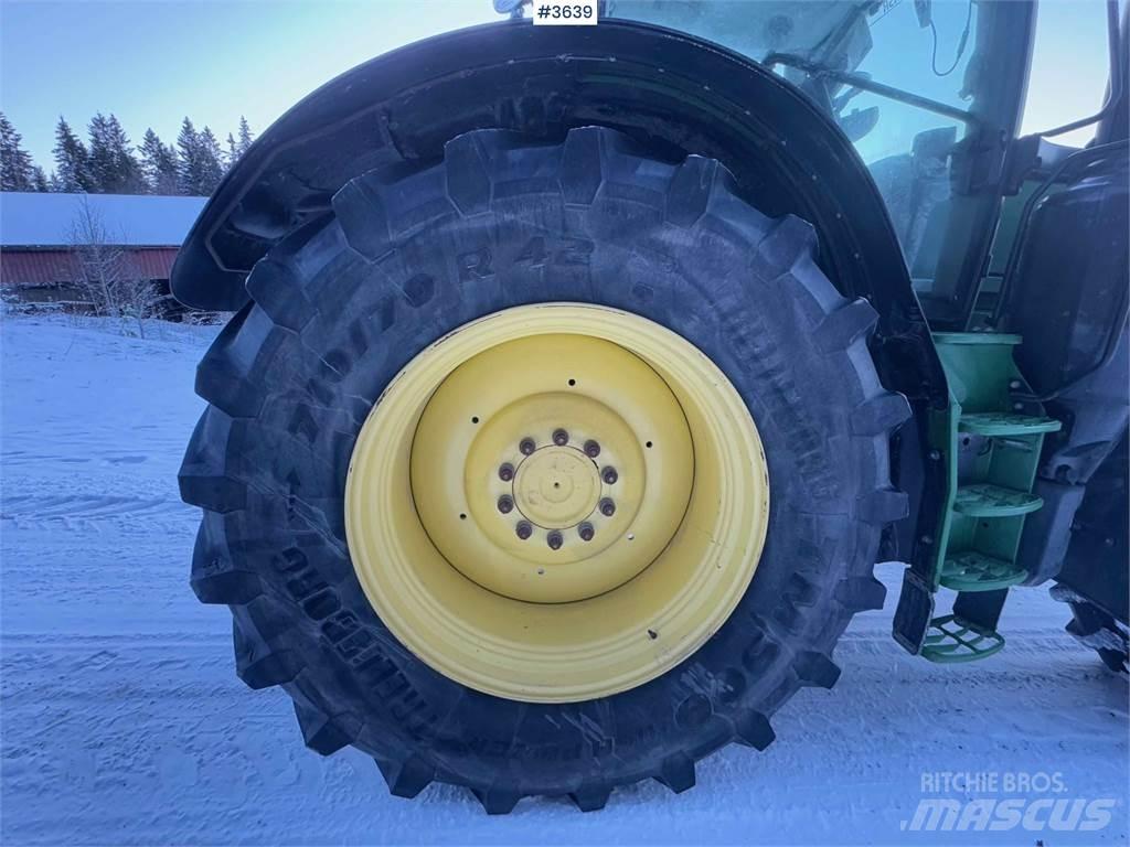 John Deere 6215R Traktori
