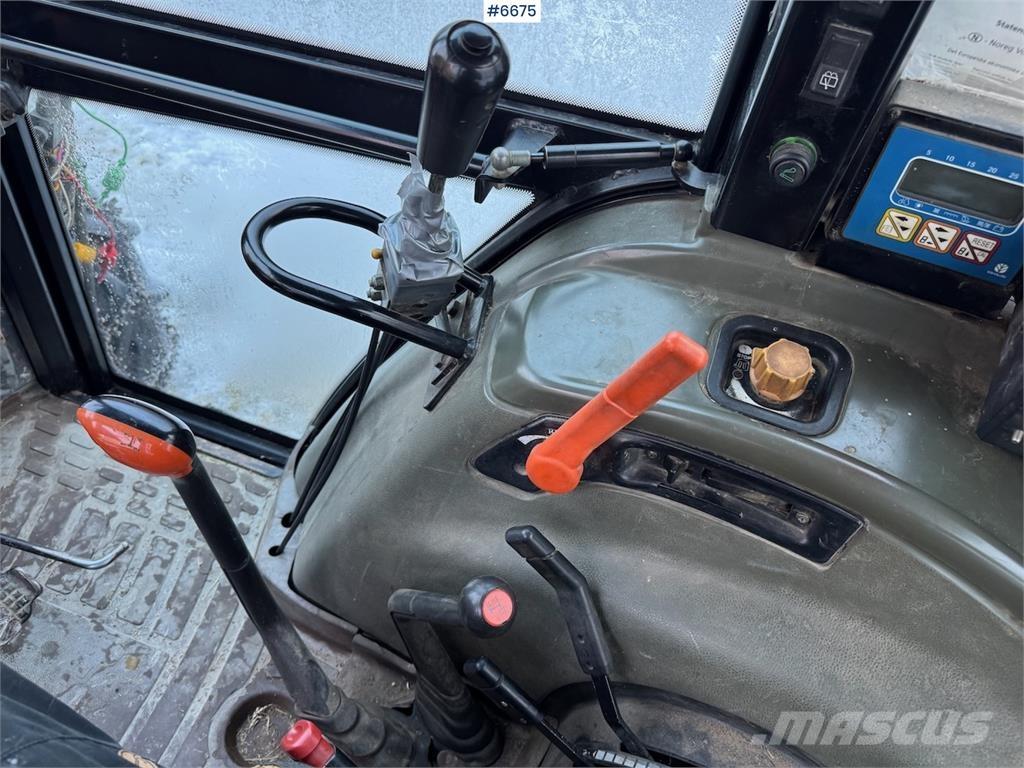 New Holland L 85 Traktori