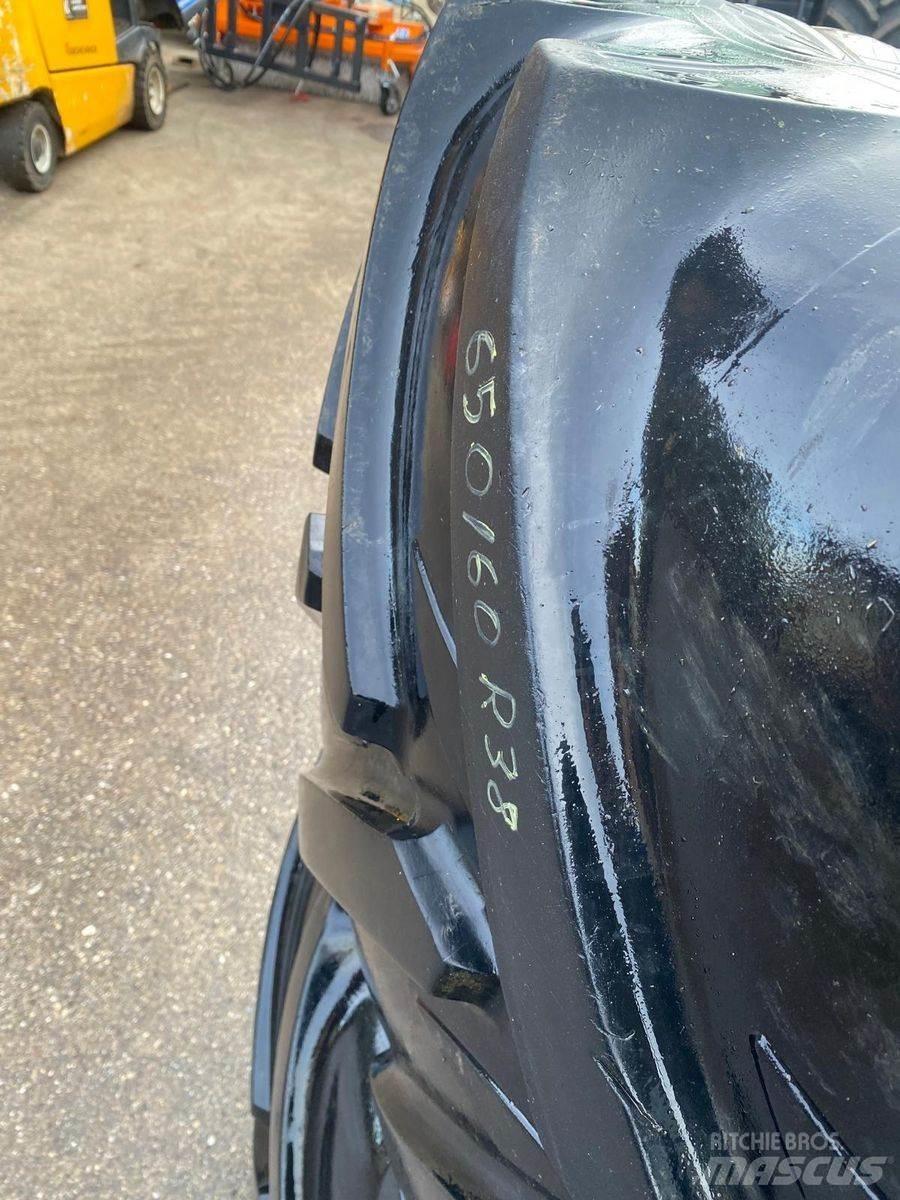 BKT 650/60R38 Gume, točkovi i felne