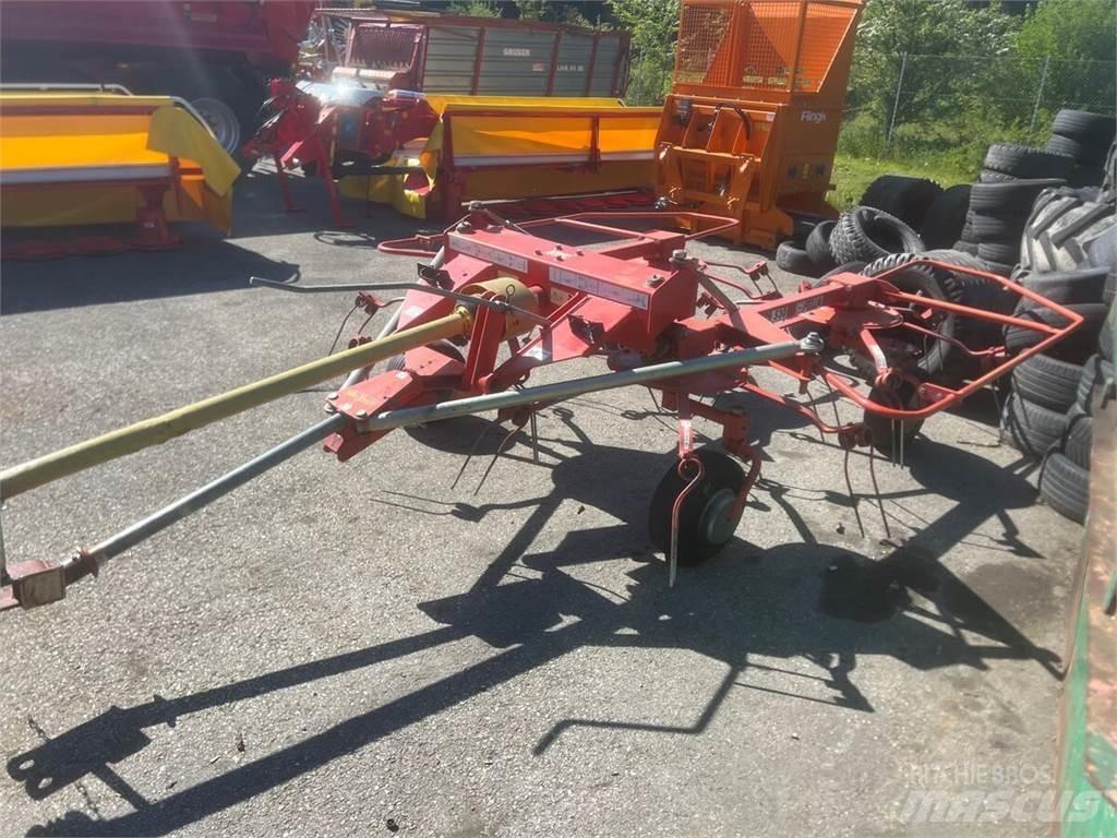 Fella TH 530 Okretači i sakupljači sena