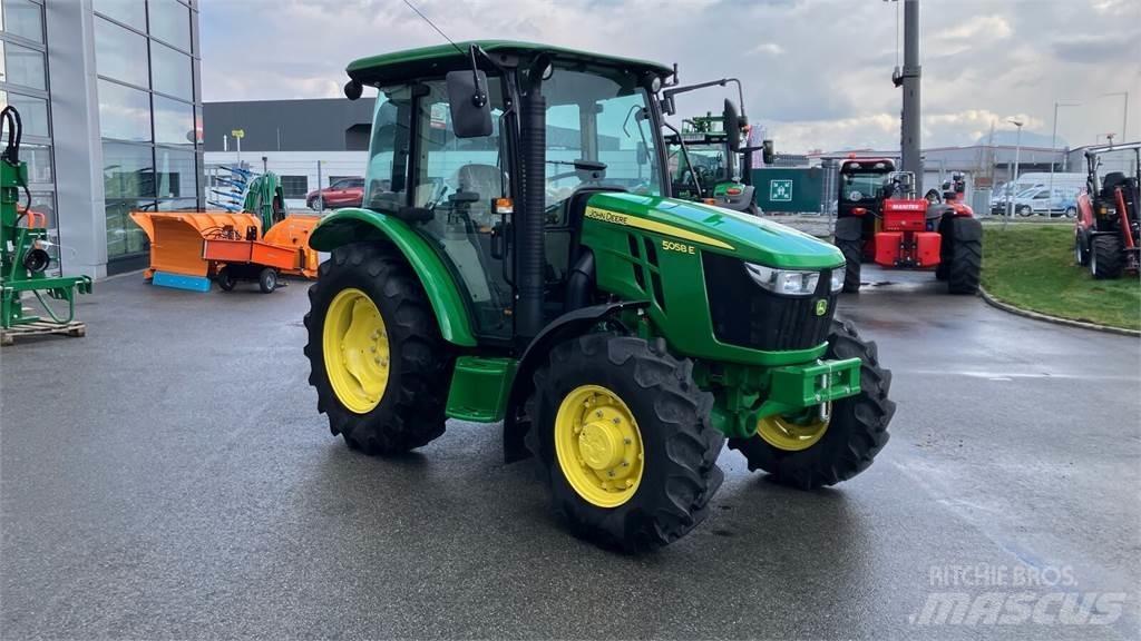 John Deere 5058E Traktori