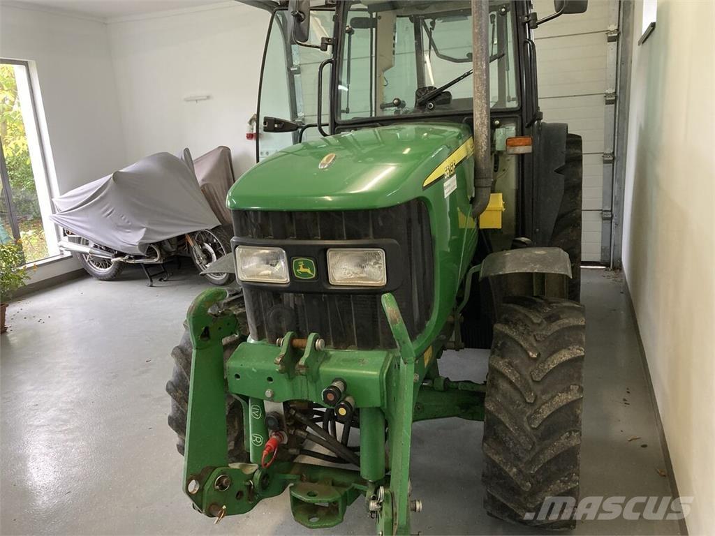 John Deere 5515F Traktori