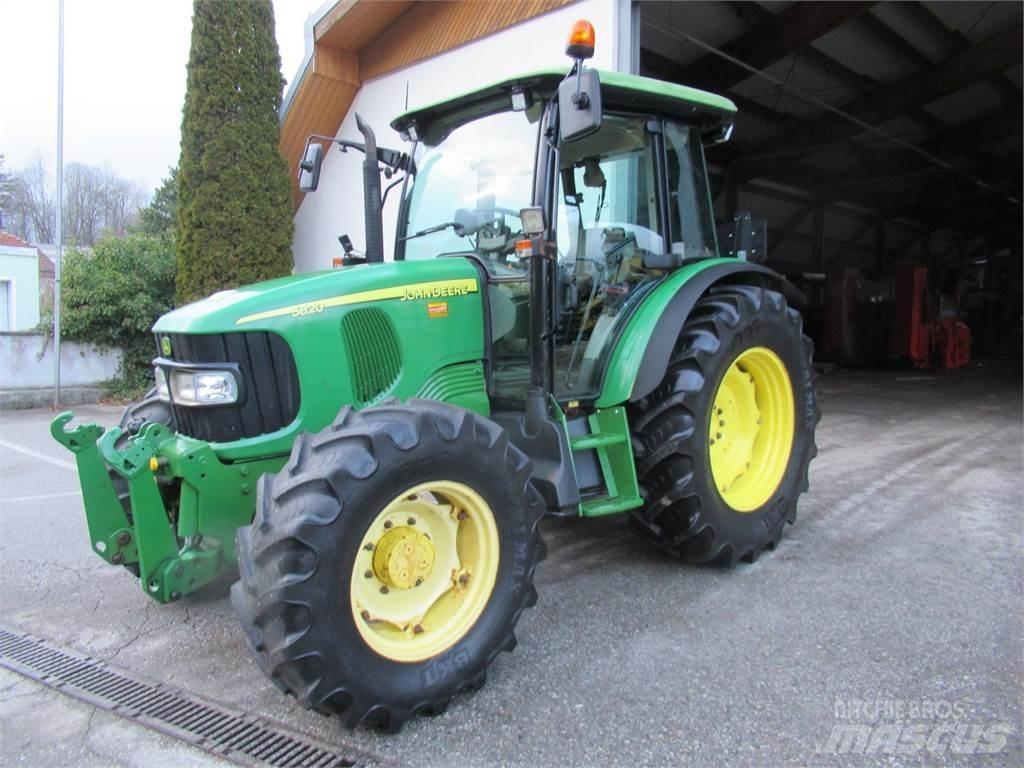 John Deere 5820 Traktori