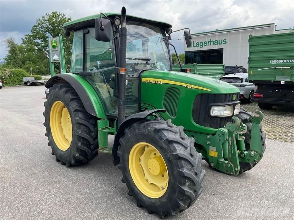 John Deere 5820 Traktori