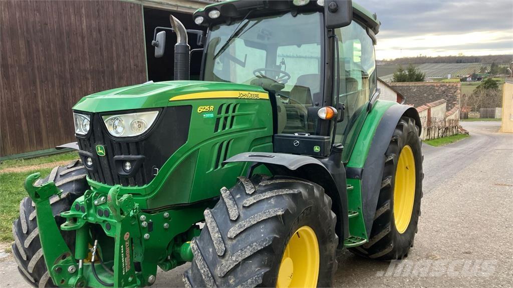 John Deere 6125R Traktori
