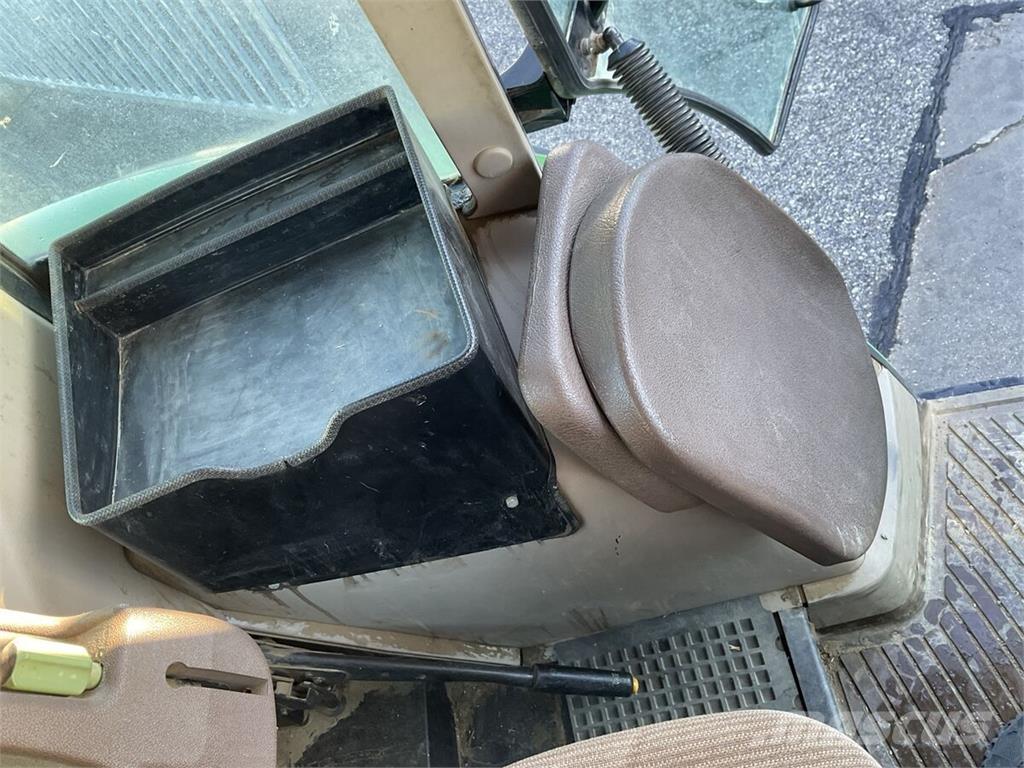 John Deere 6420 SE Traktori