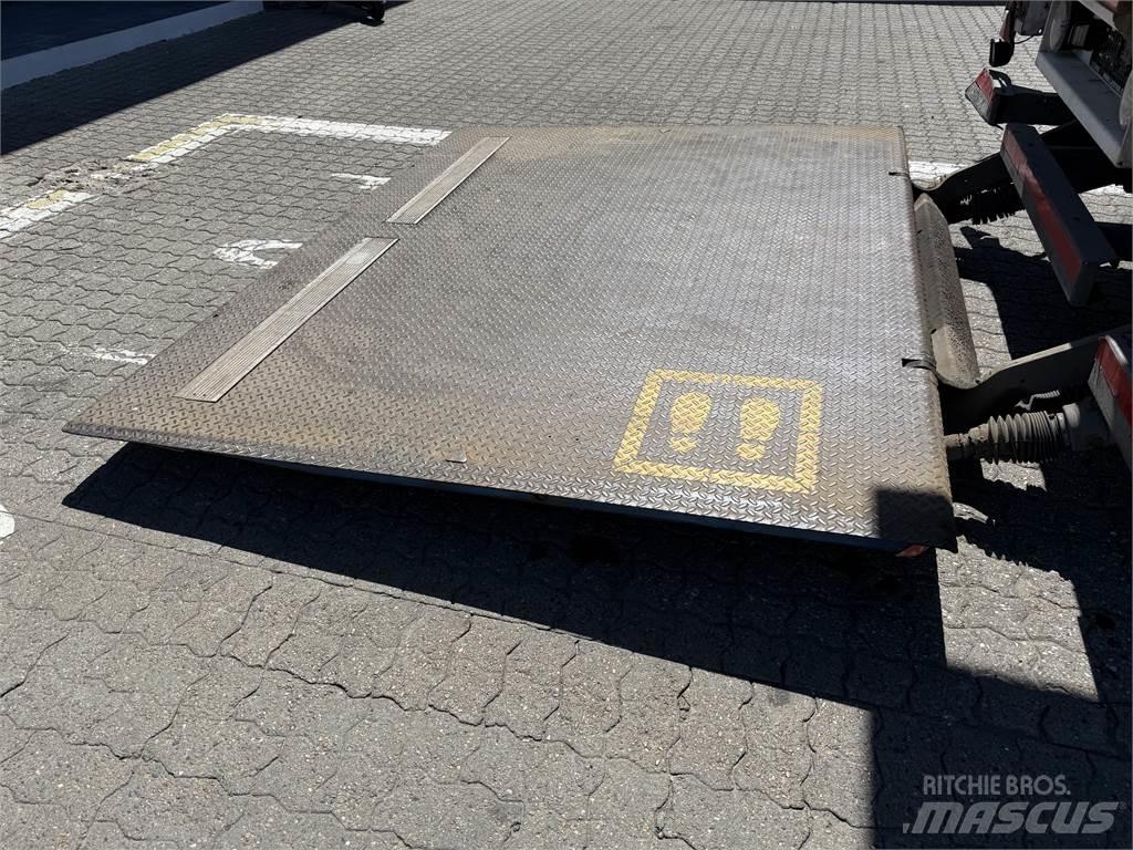 Kel-Berg D500V City Poluprikolice sa ciradom