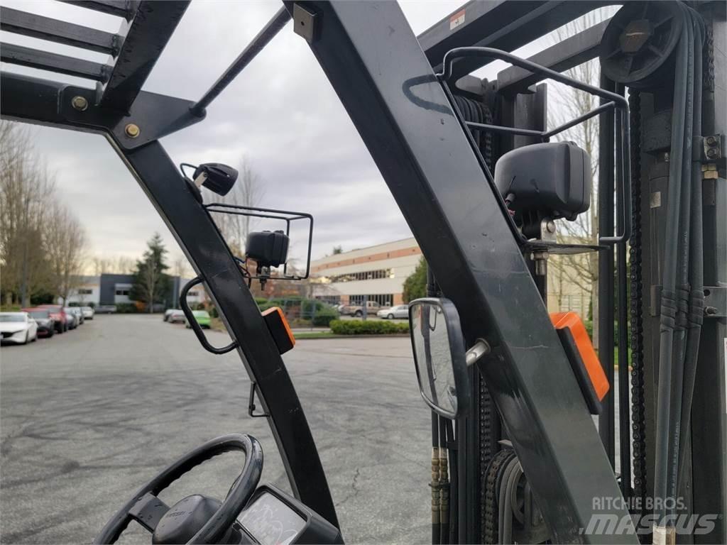 Nissan MCPL01A15LV Ostalo za građevinarstvo