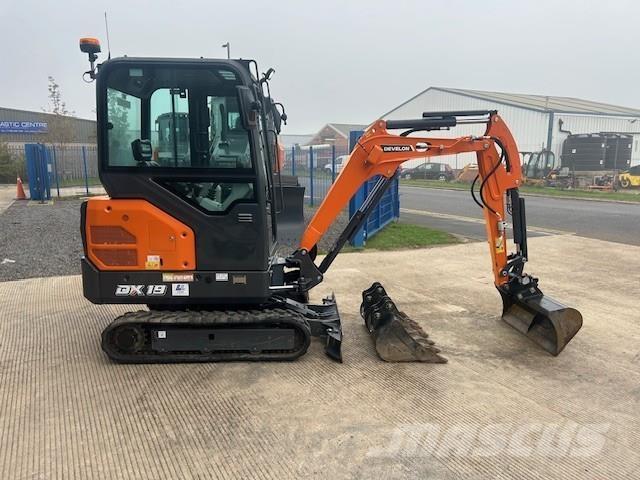 Develon DX19-7 Bageri guseničari