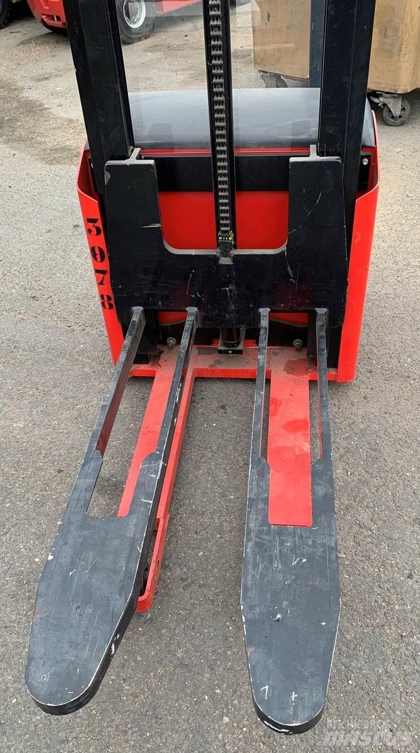 LOC A10 D29 Ručni električni viljuškar
