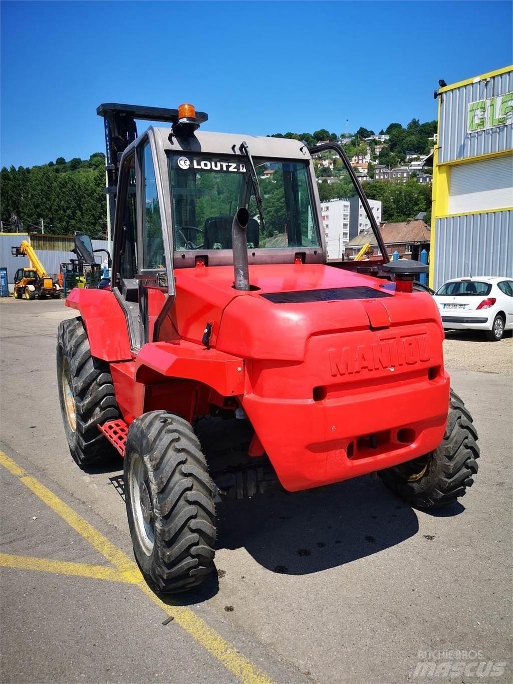 Manitou M26-4 Vanterenski viljuškar