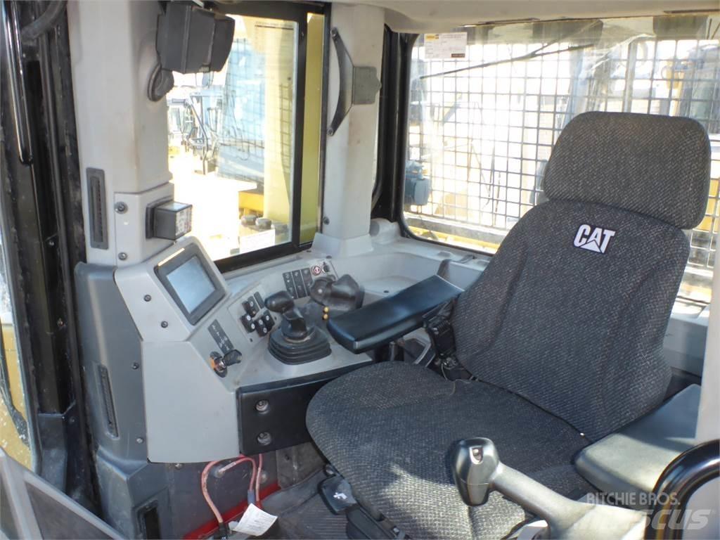 CAT D8T Buldožeri guseničari