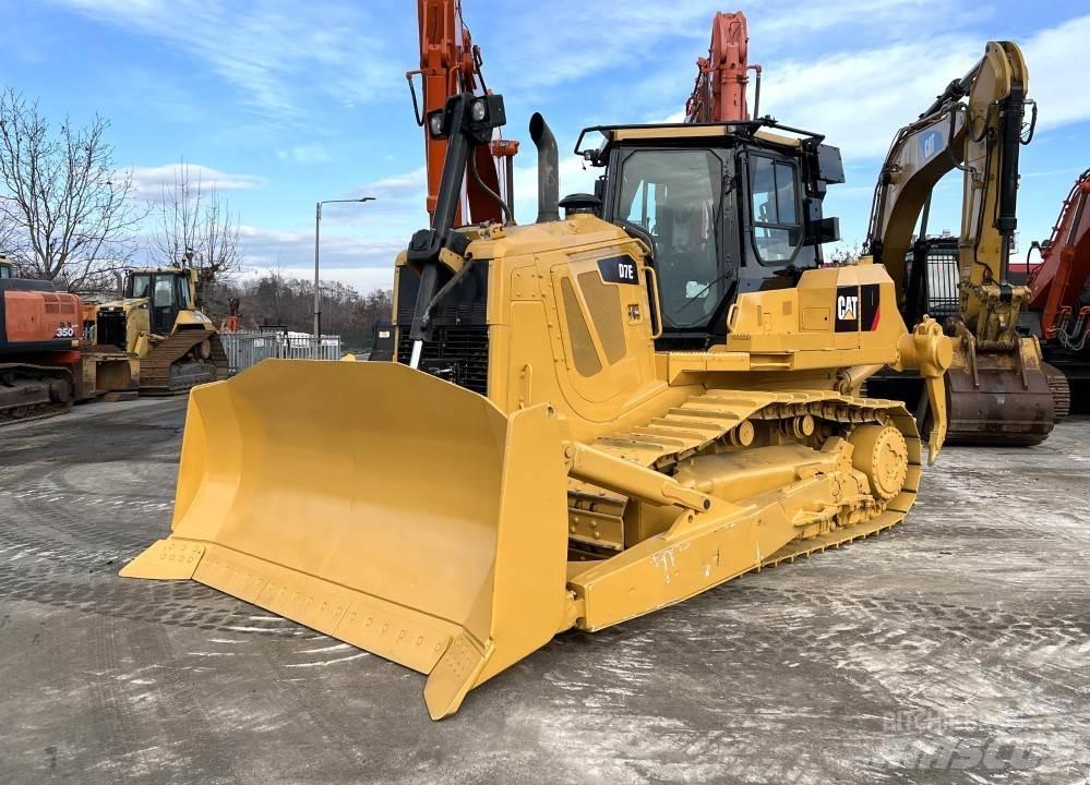 CAT D7E Buldožeri guseničari