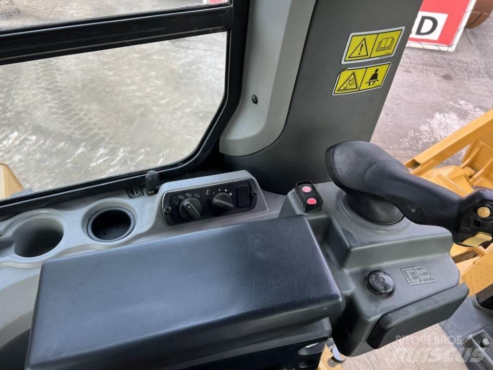 CAT D7E Buldožeri guseničari