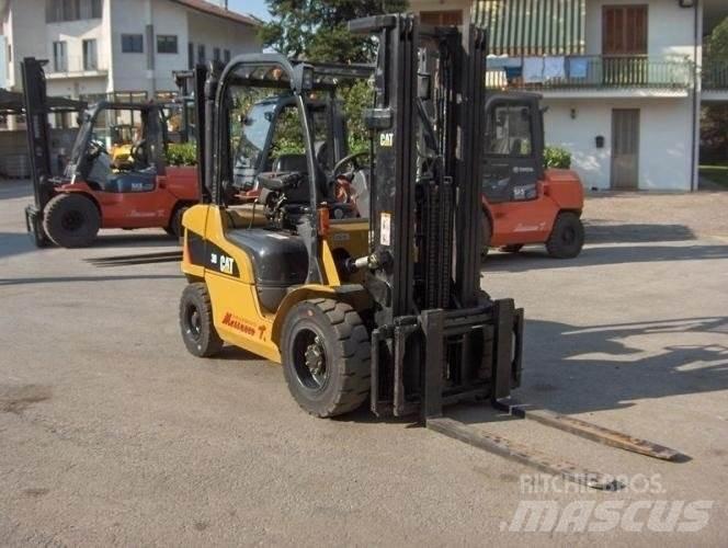 CAT DP30N Dizelski viljuškari