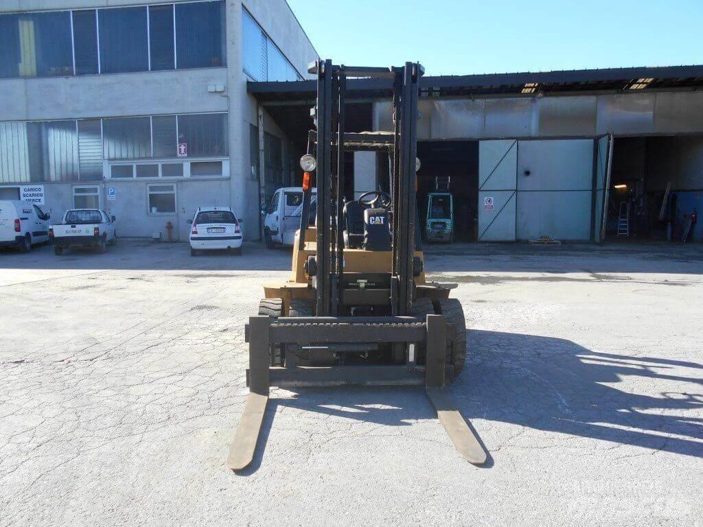 CAT DP40KL Dizelski viljuškari