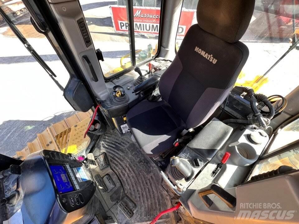 Komatsu D65 Buldožeri guseničari