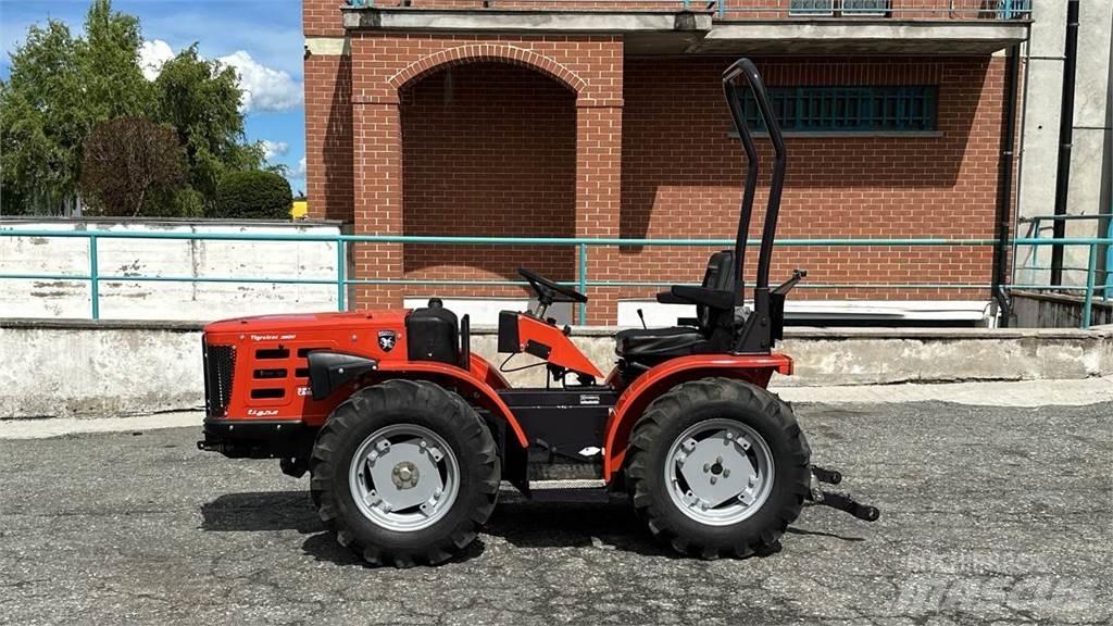  Tigretrac 3800 4x4 Snežne daske i plugovi