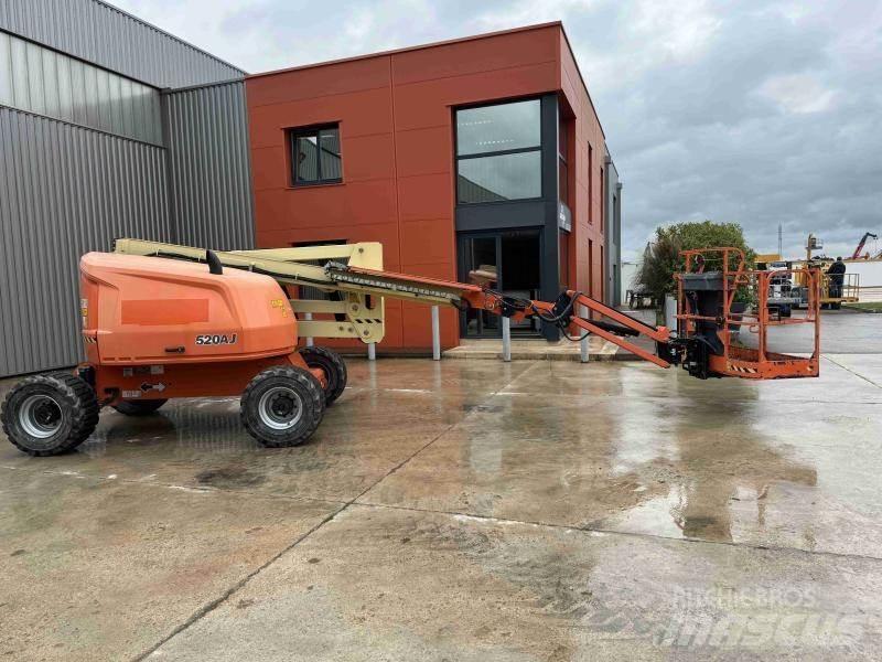 JLG 520AJ Zglobne podizne platforme